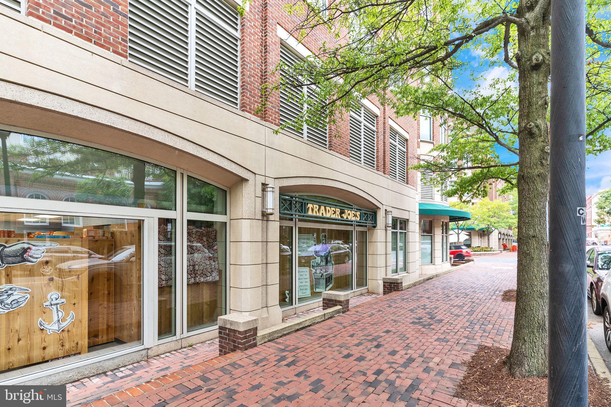 RIVERTON - Residential Lease