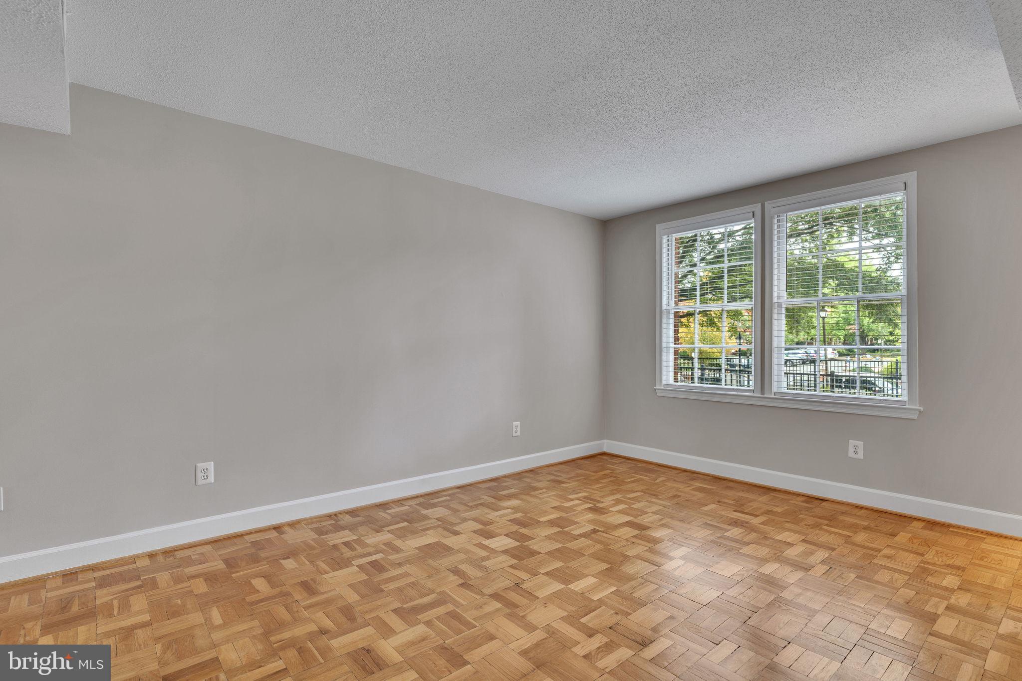 RIVERTON - Residential Lease