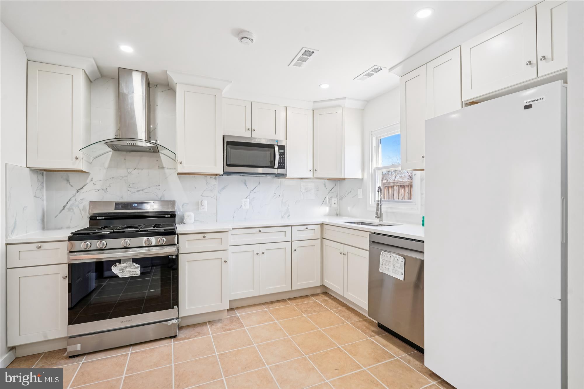 ANNALEE HEIGHTS - Residential