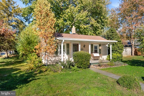 Photo of 602 Blue Ridge Avenue NE, LEESBURG, VA 20176 (MLS # VALO2139132)