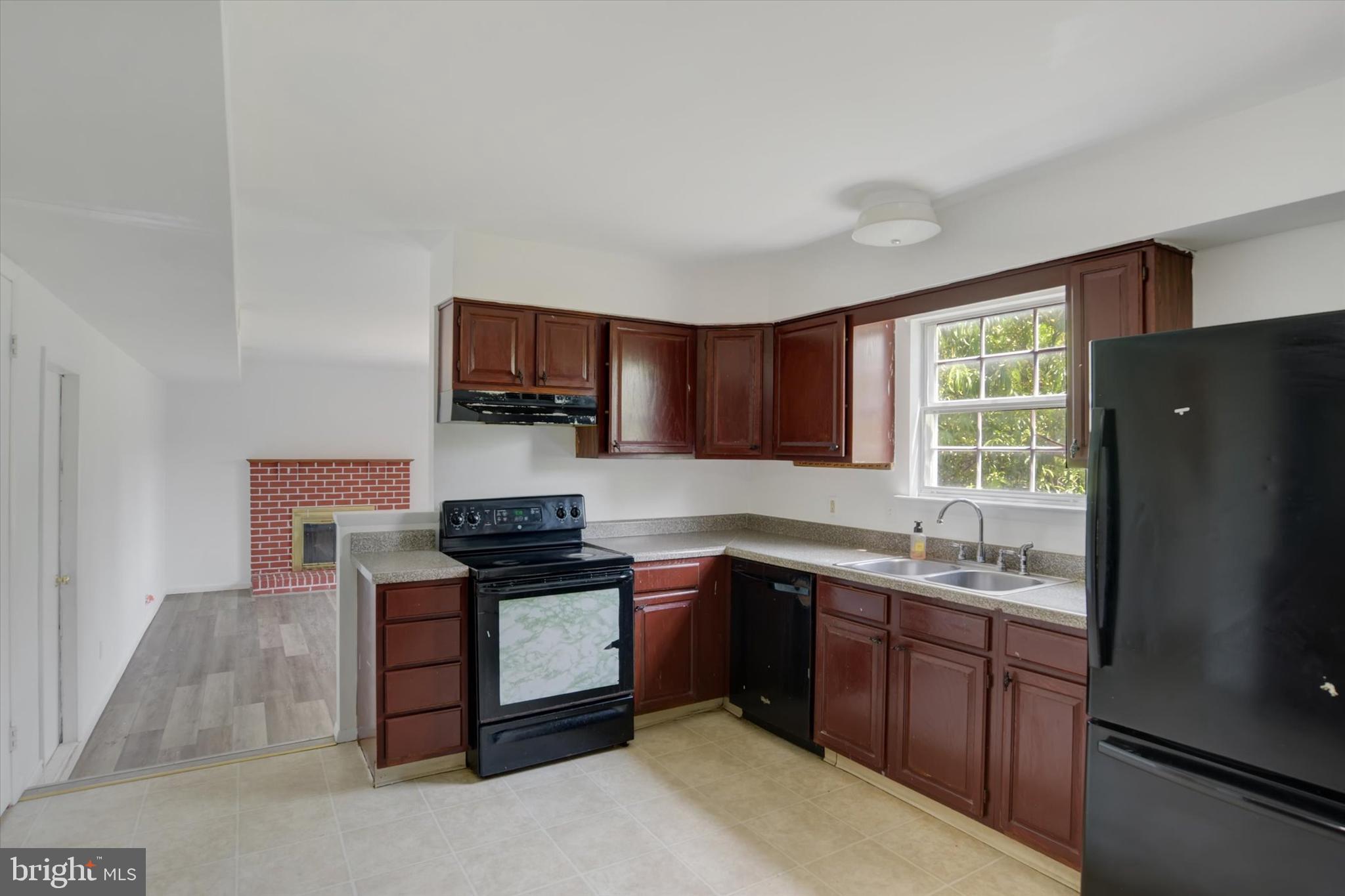 5137 CLOVER COURT