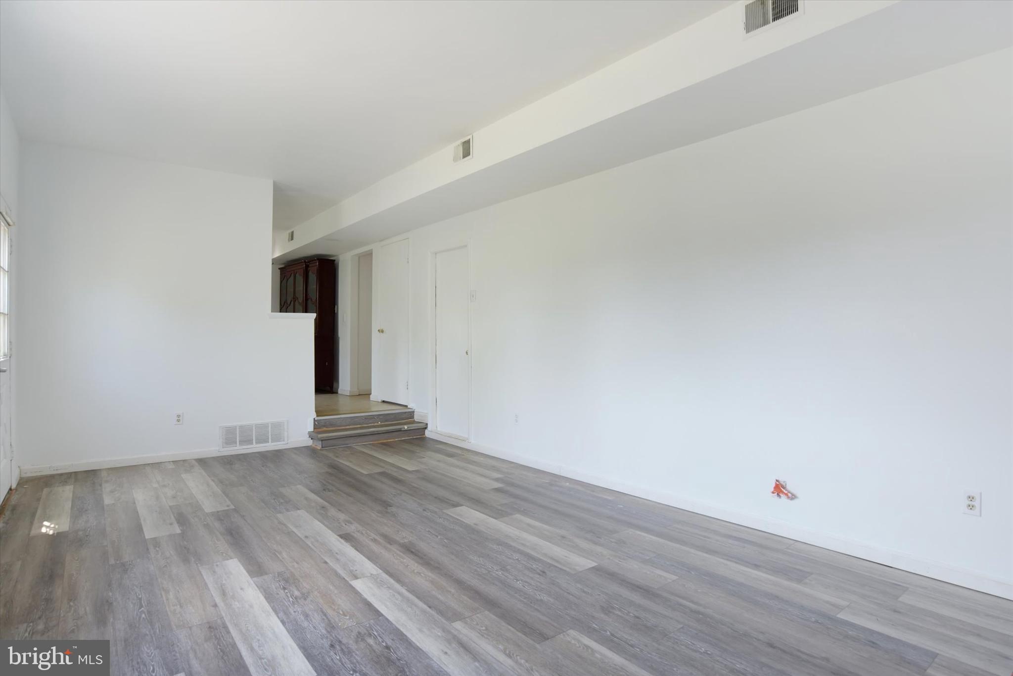 5137 CLOVER COURT