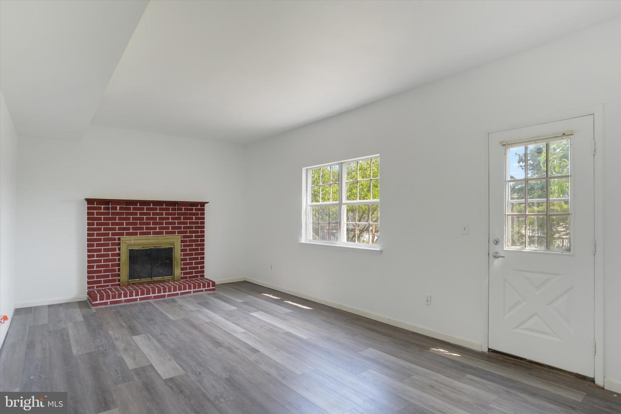 5137 CLOVER COURT