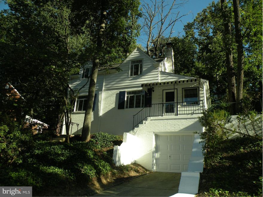 Newly refinished hardwood floors, fireplace, garage. Main level den. Large patio off spruced up kitchen. Lower level with full bath and rec room, great for guests and/or home office. . EZ commuting ... close to Washington, DC, Reagan National Airport and major roadways.