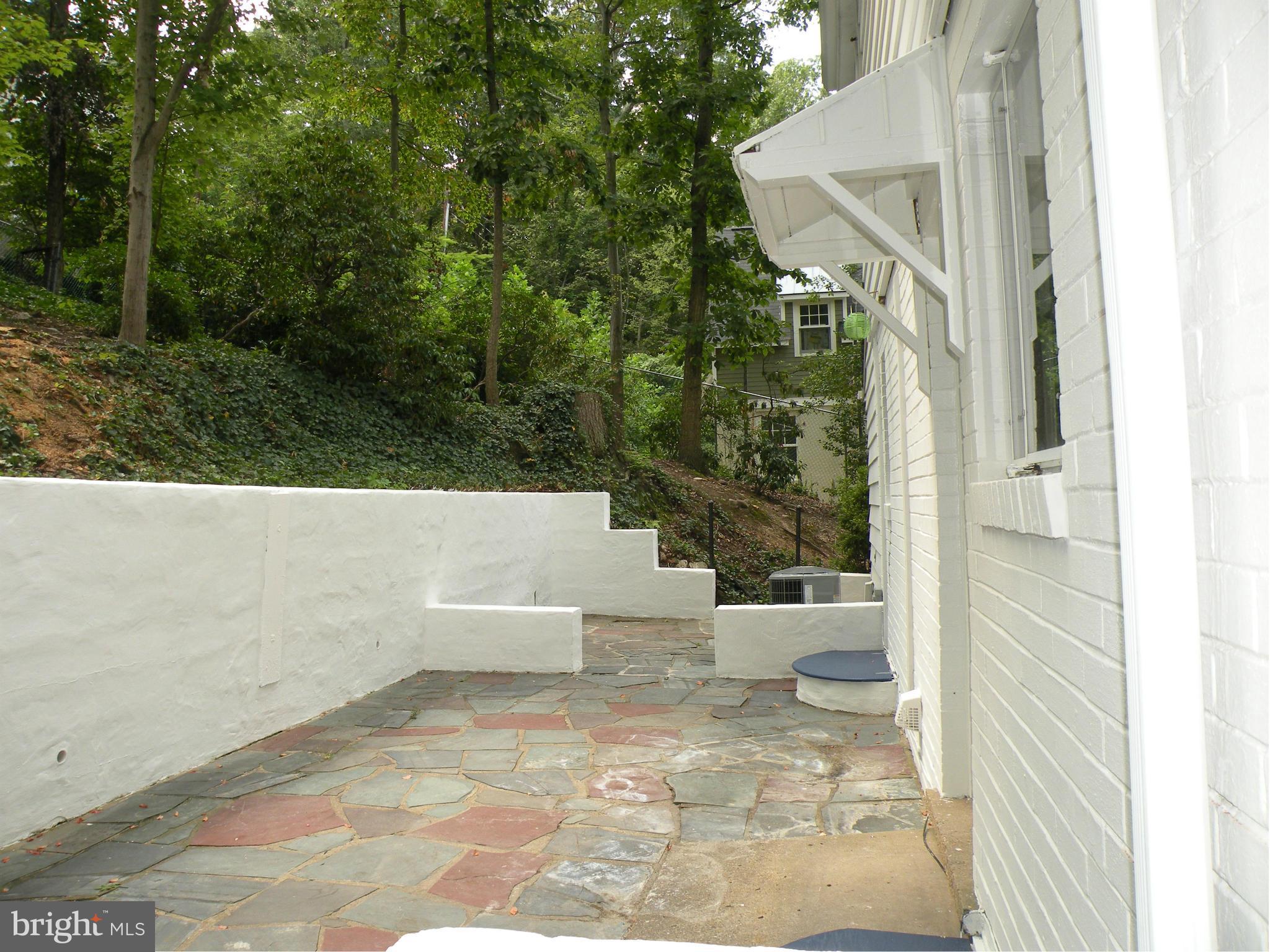 BEVERLY HILLS - Residential Lease