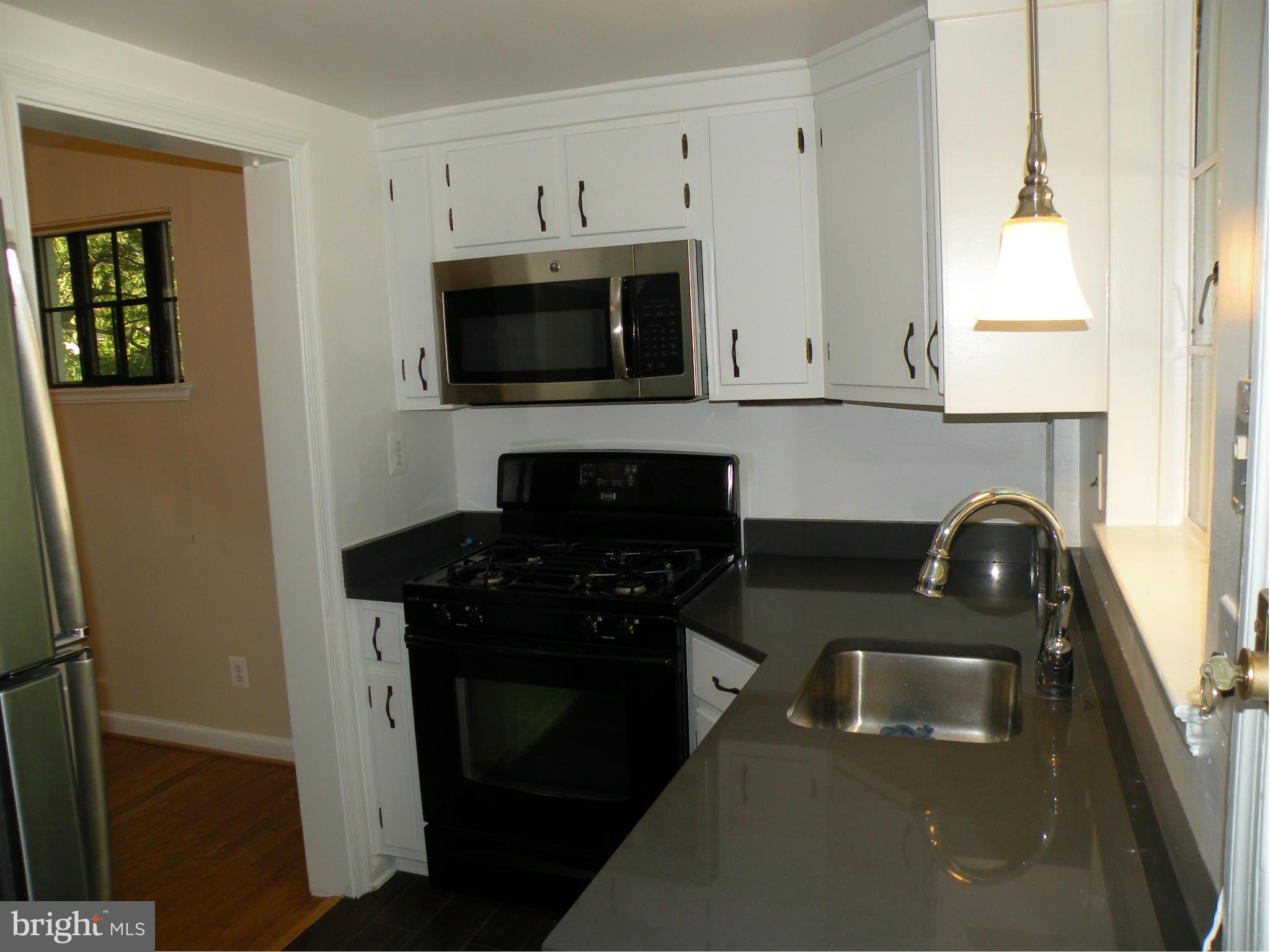 BEVERLY HILLS - Residential Lease