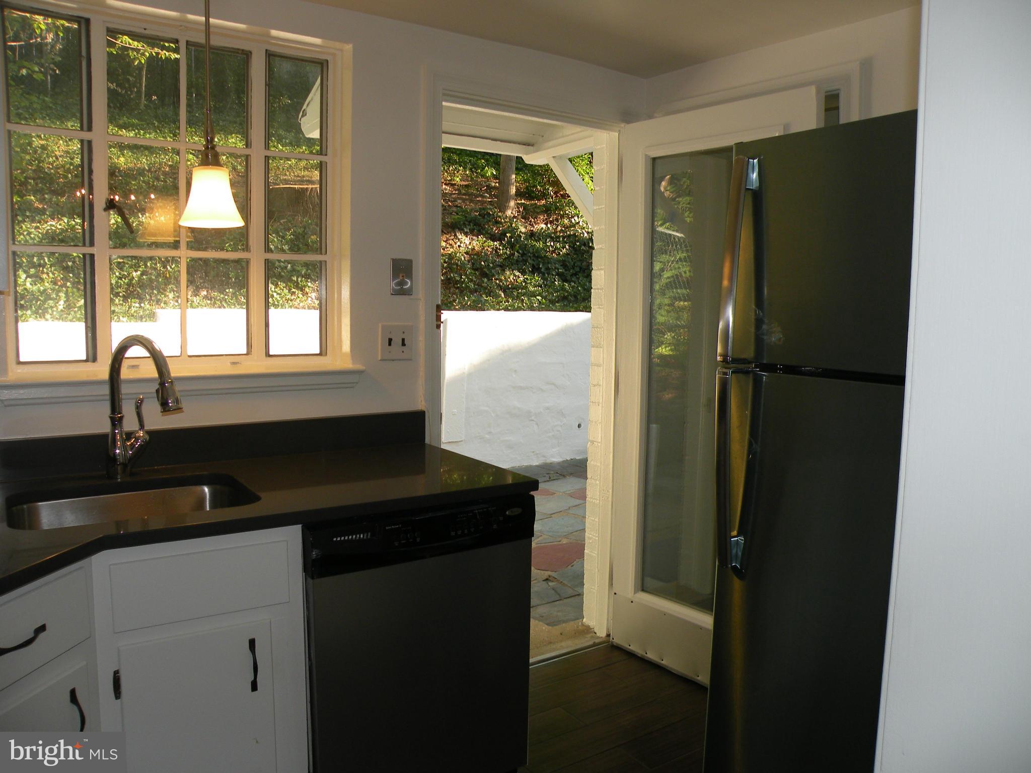 BEVERLY HILLS - Residential Lease