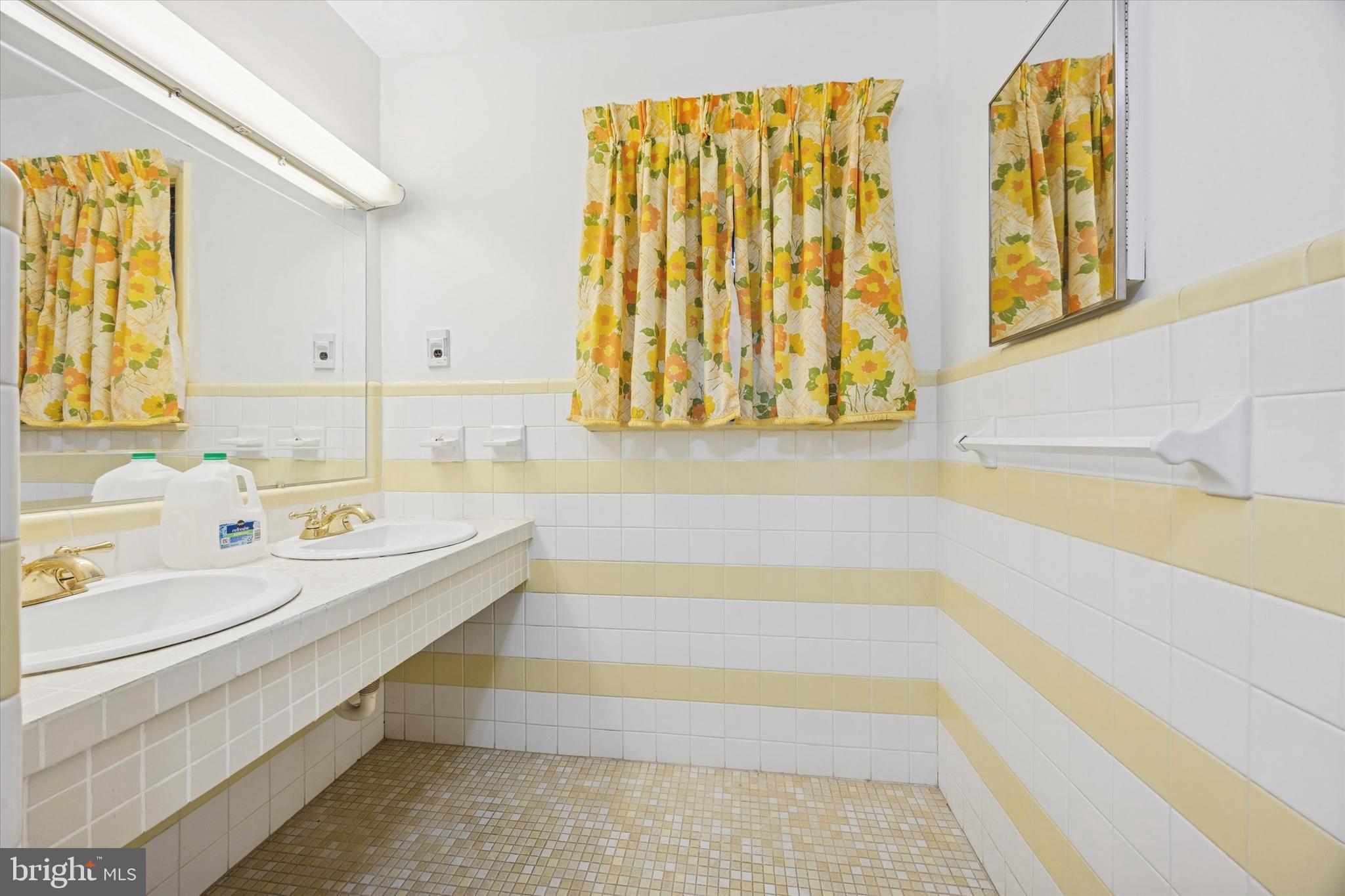 HOPKINS ESTATES - Residential