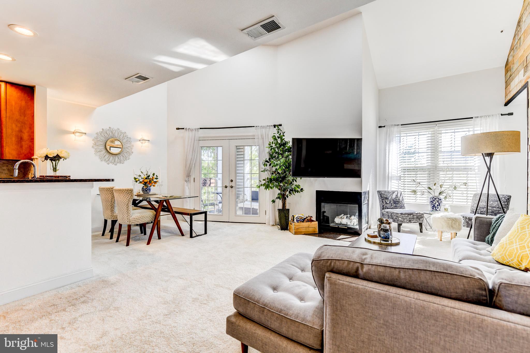 HILLWOOD - Residential Lease