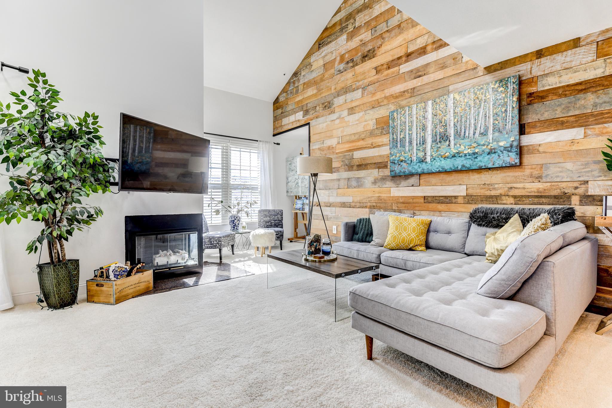 HILLWOOD - Residential Lease