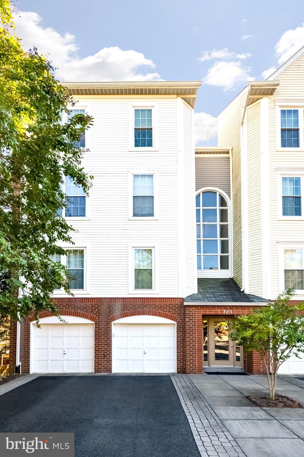 HILLWOOD - Residential Lease