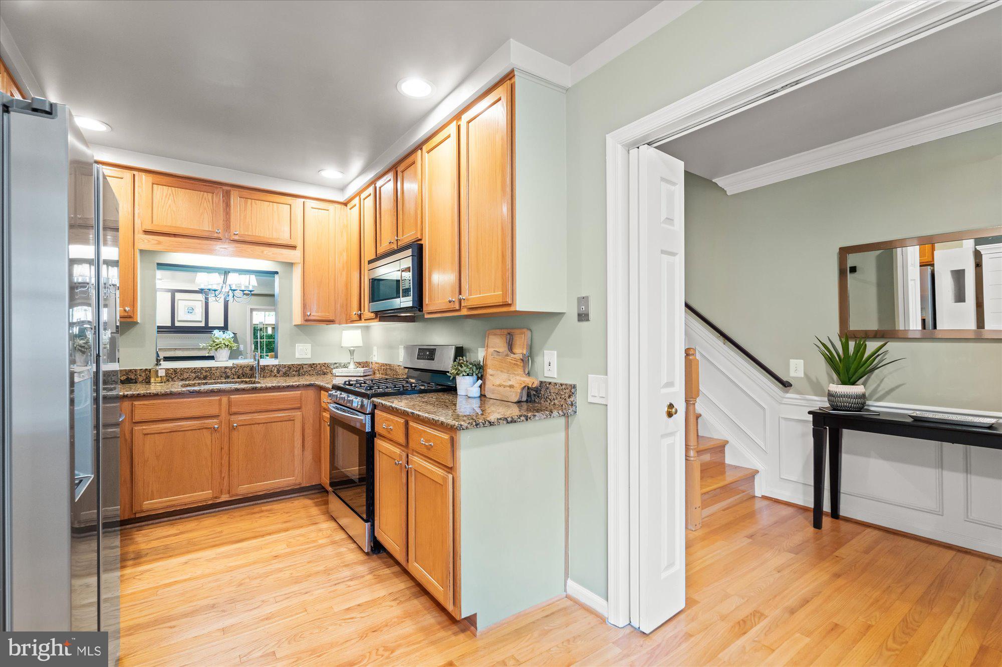 1411 ROUNDHOUSE LANE