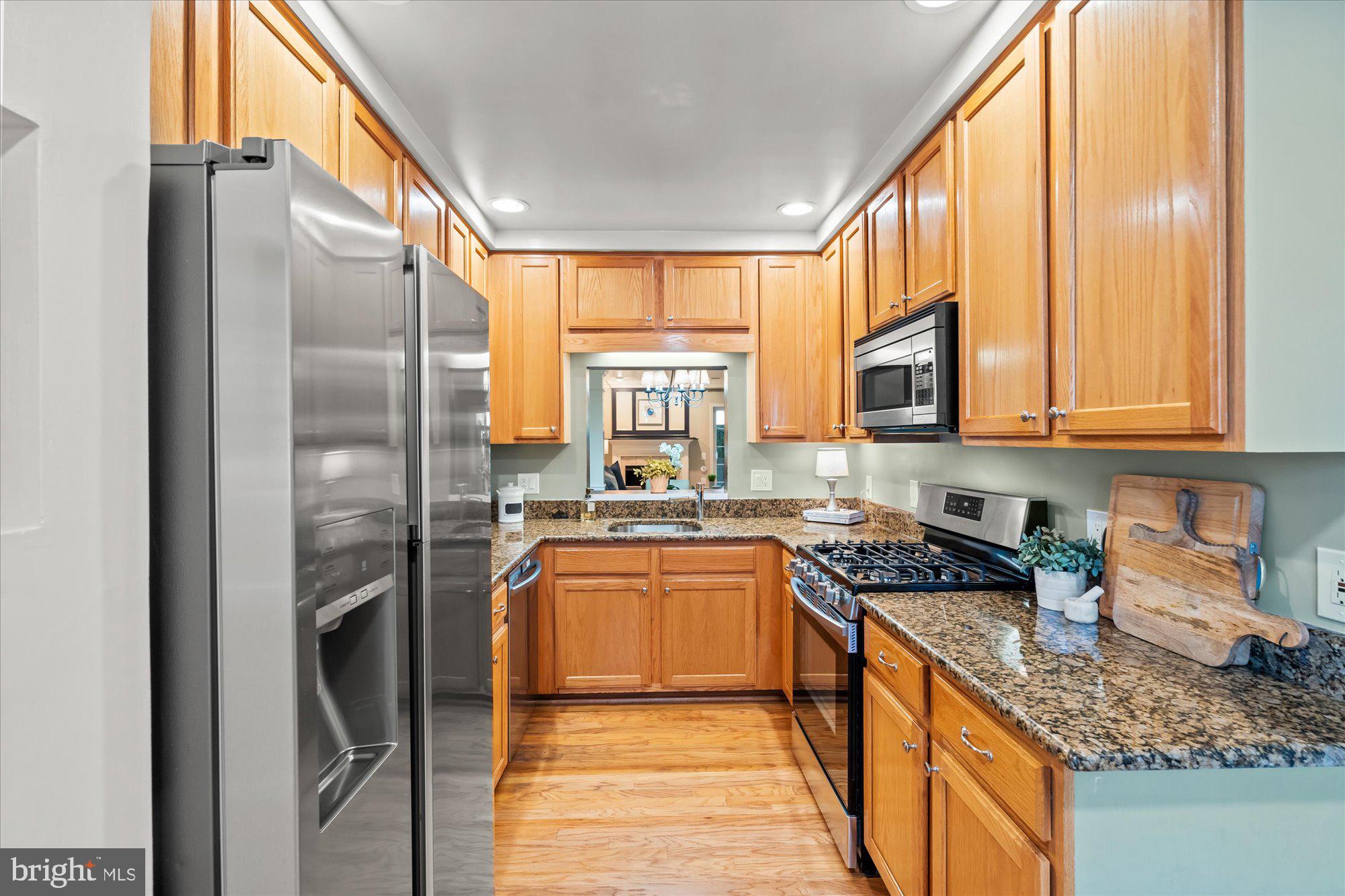 1411 ROUNDHOUSE LANE