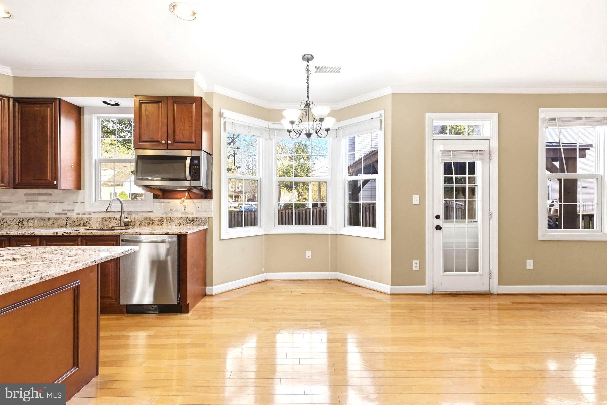 LIFESTYLE AT SULLY STATION - Residential