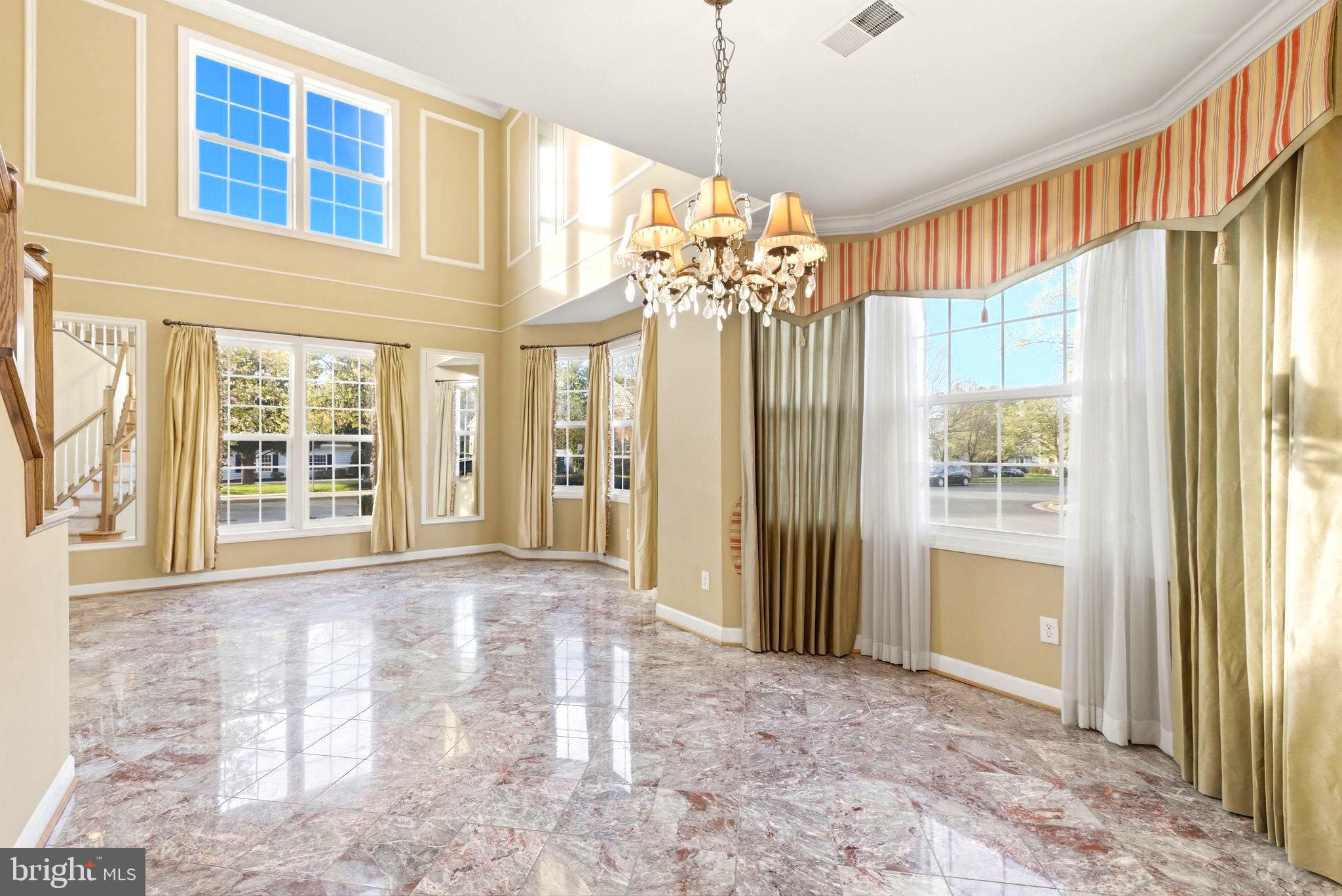 LIFESTYLE AT SULLY STATION - Residential