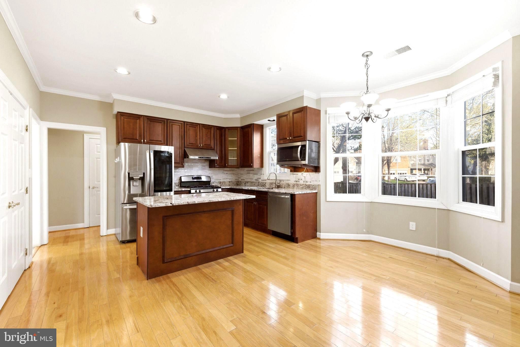 LIFESTYLE AT SULLY STATION - Residential