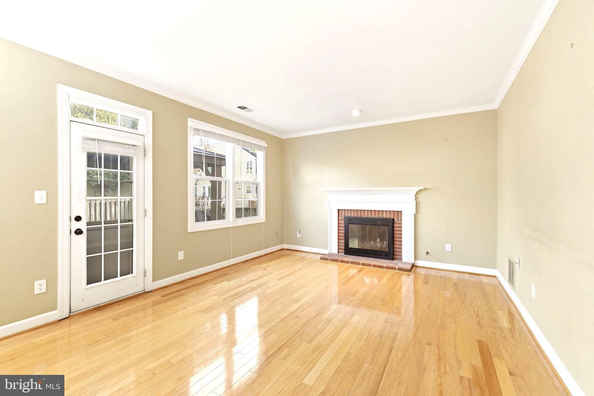 LIFESTYLE AT SULLY STATION - Residential