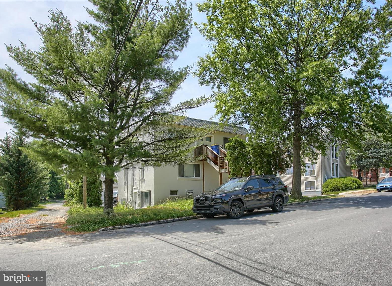 6 S 15TH STREET