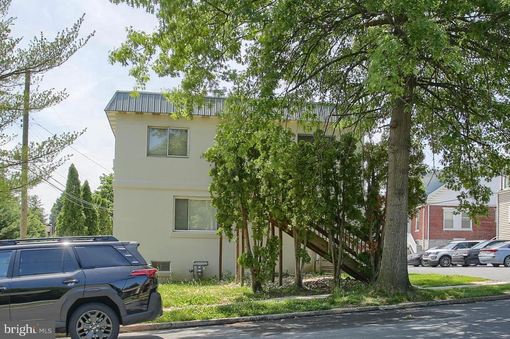 6 S 15TH STREET