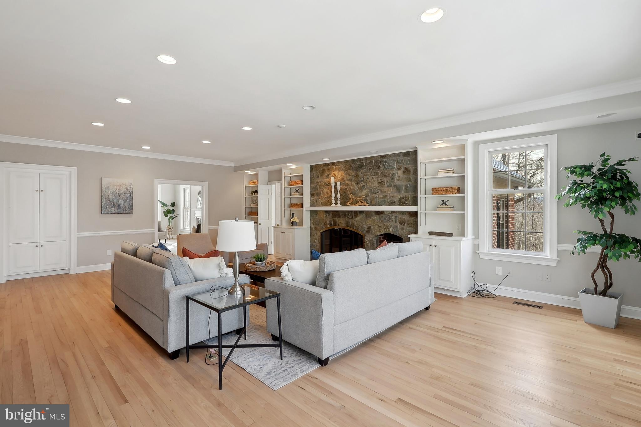 RIVER FALLS - Residential