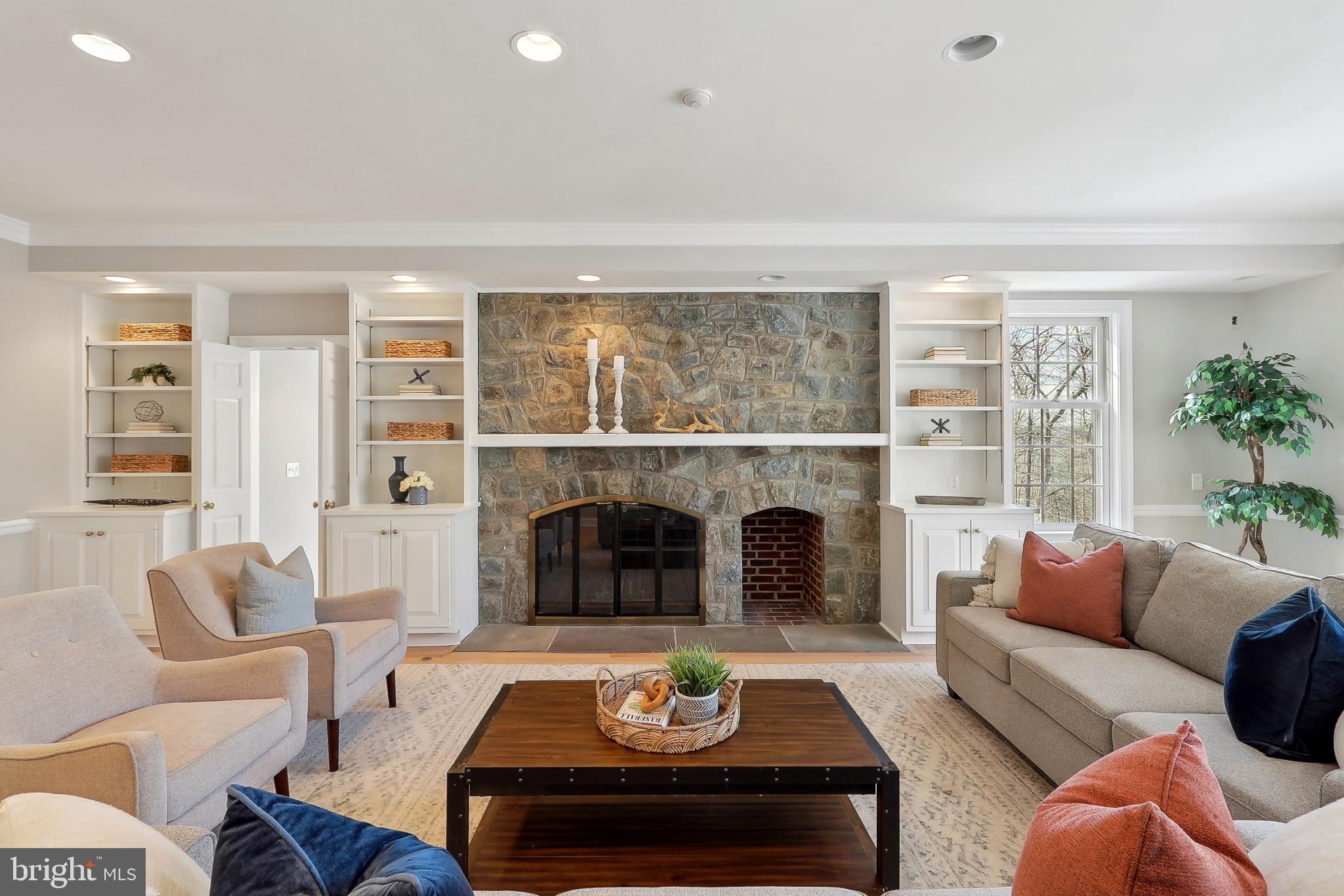 RIVER FALLS - Residential