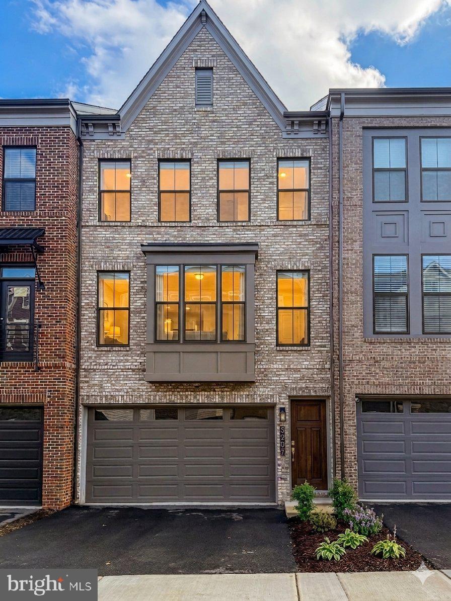 5207 RIDGEVIEW RETREAT DRIVE