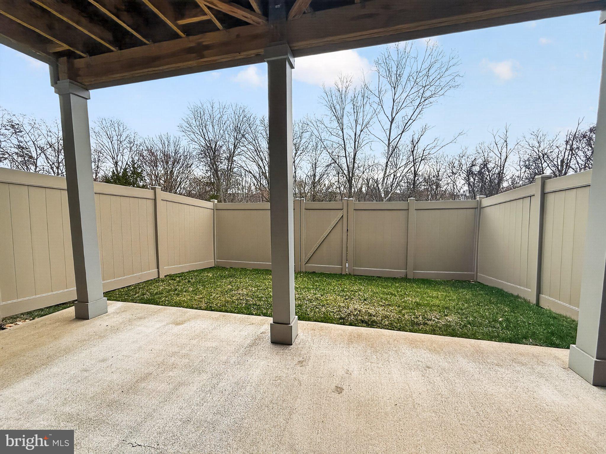 THE RETREAT AT WESTFIELDS - Residential