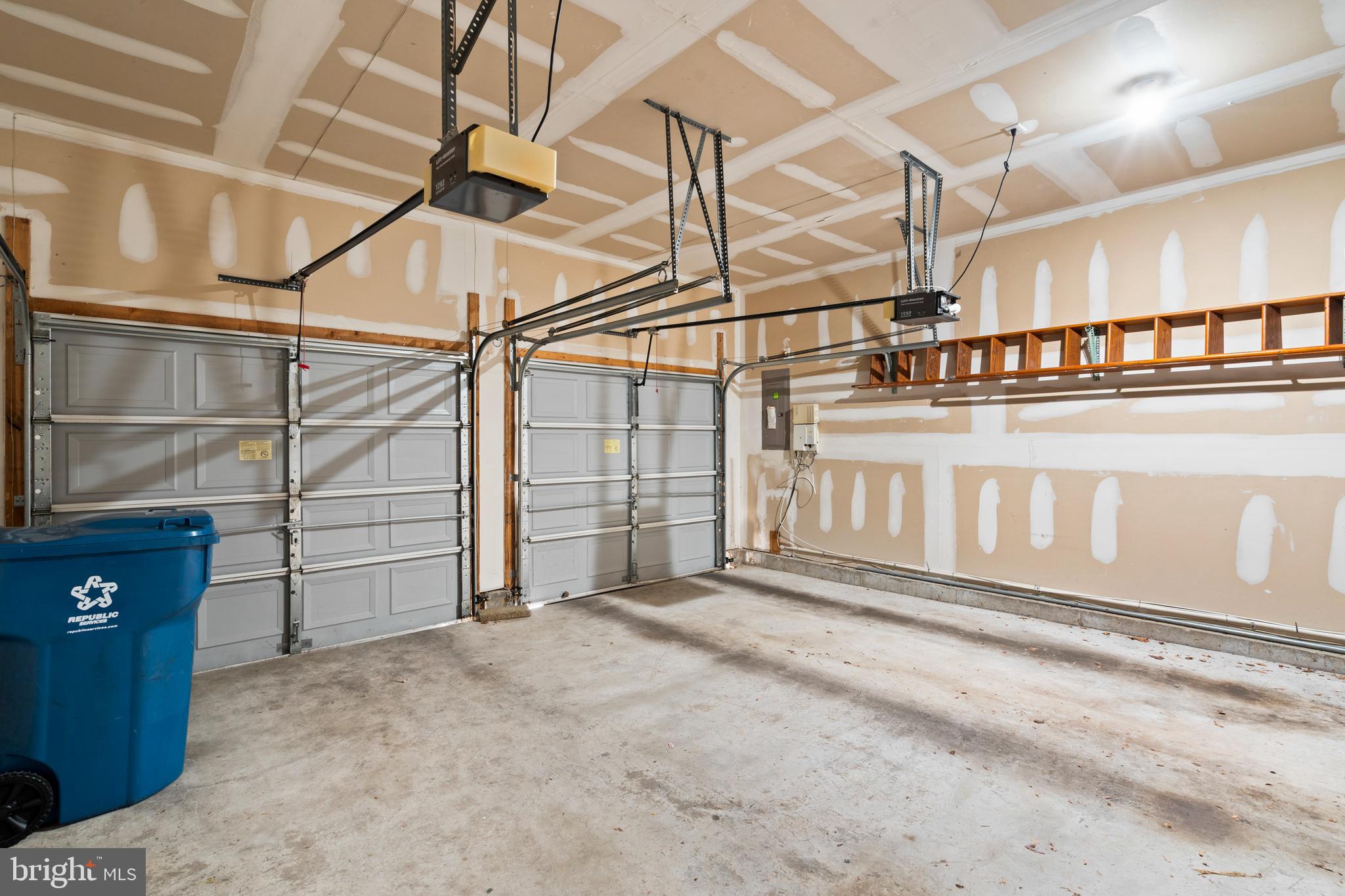 FLOWERS MILL - Residential