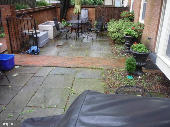 2540 FAIRFAX DRIVE A