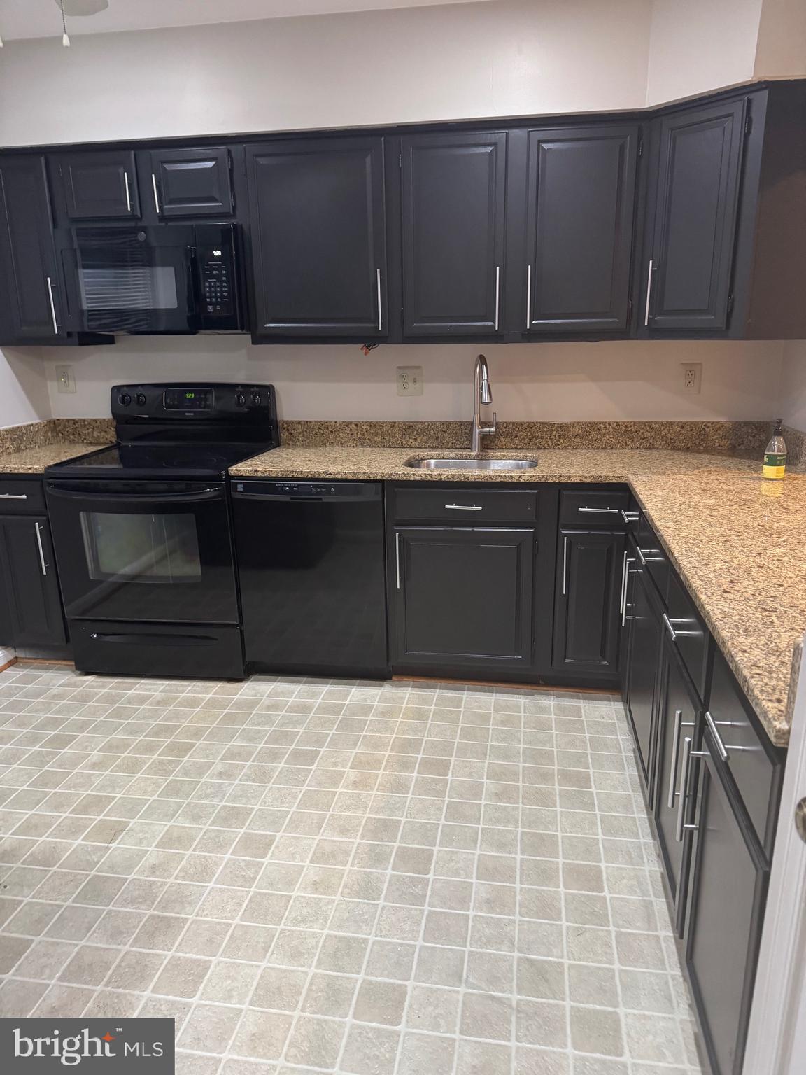 2540 FAIRFAX DRIVE A