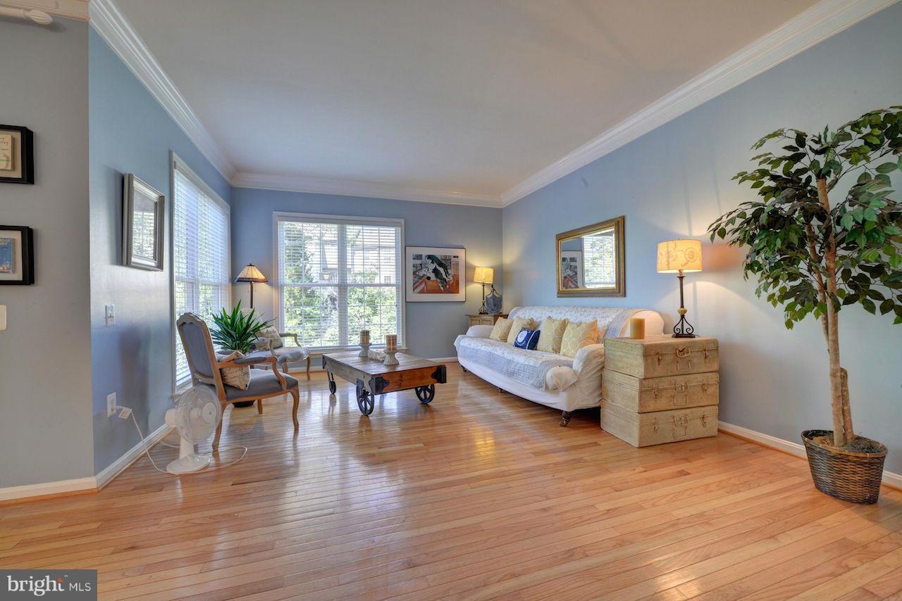 LOUDOUN PARKWAY CENTER - Residential