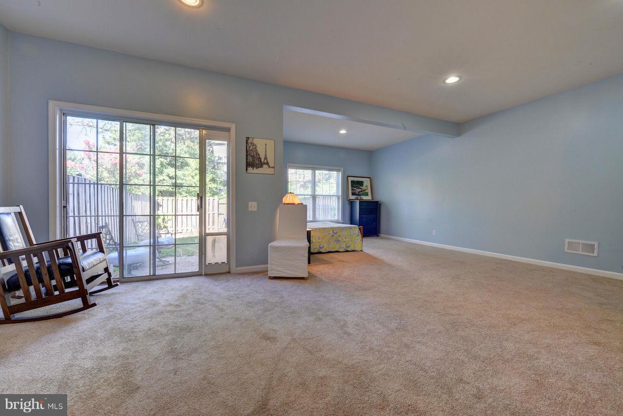 LOUDOUN PARKWAY CENTER - Residential