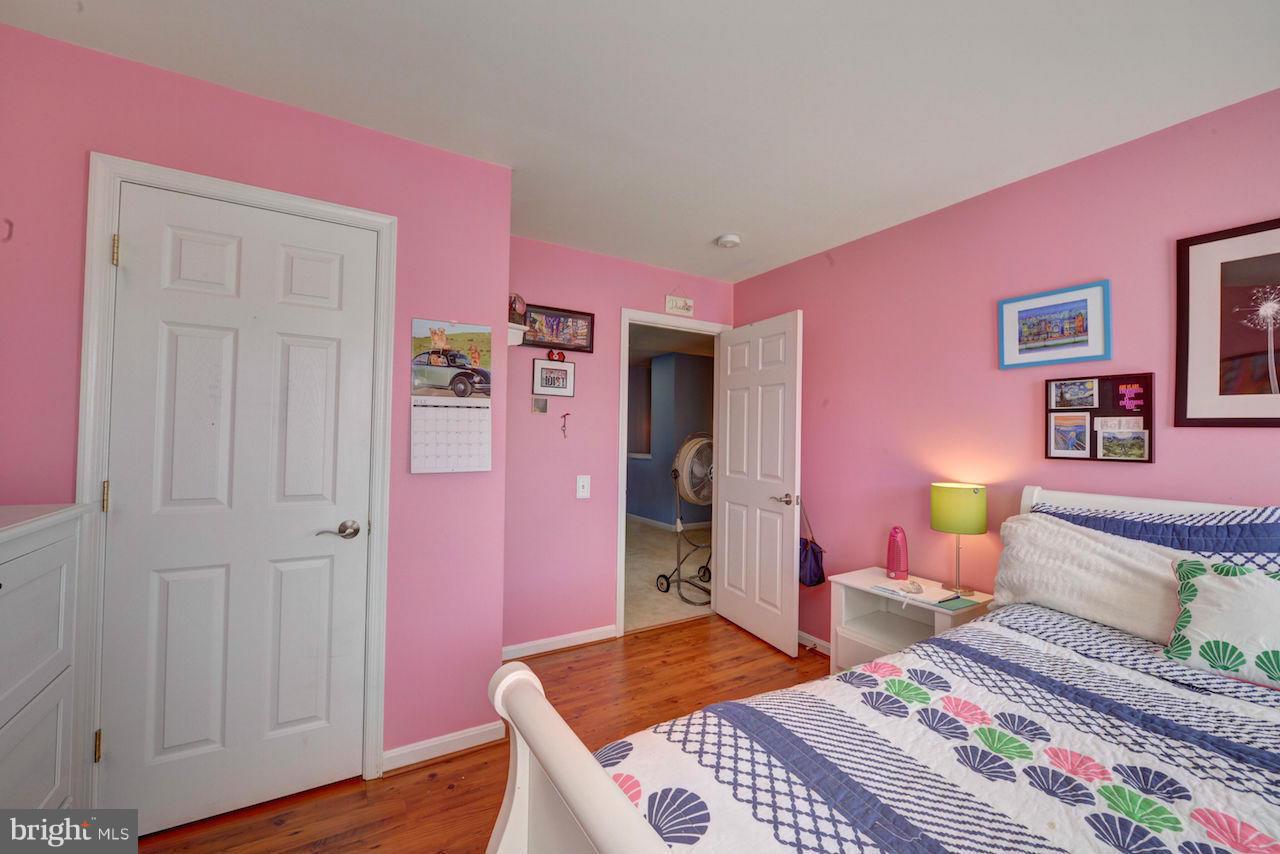 LOUDOUN PARKWAY CENTER - Residential