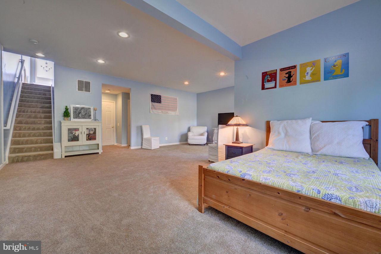 LOUDOUN PARKWAY CENTER - Residential