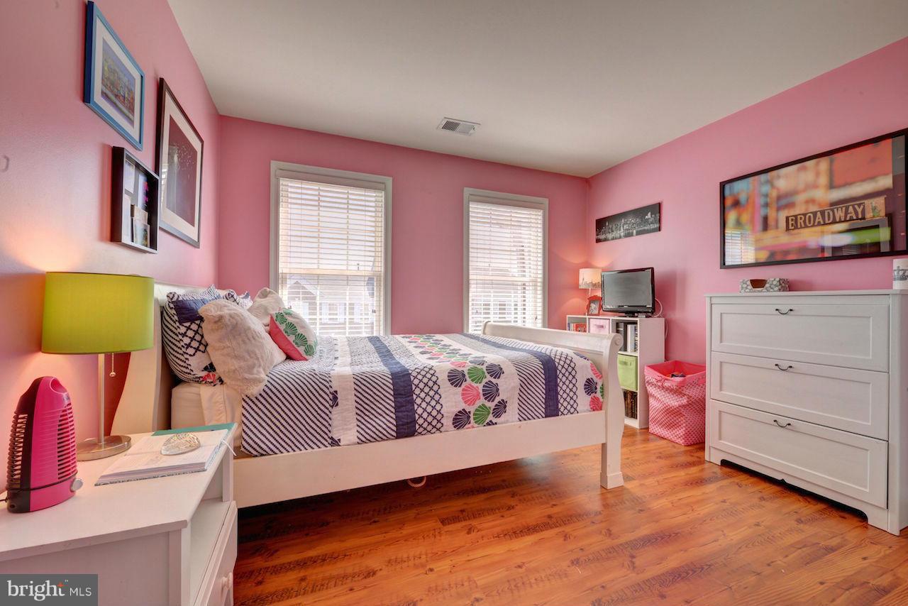 LOUDOUN PARKWAY CENTER - Residential