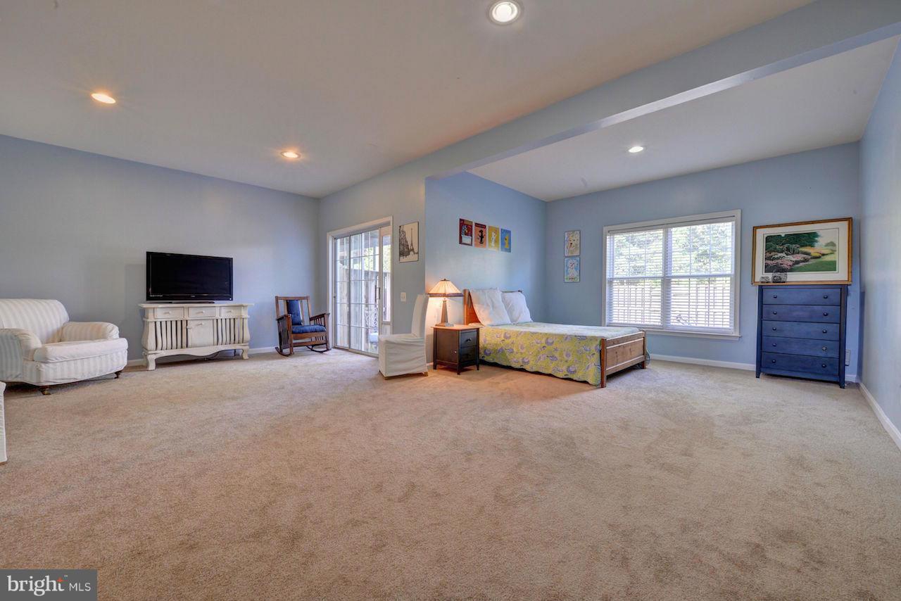 LOUDOUN PARKWAY CENTER - Residential