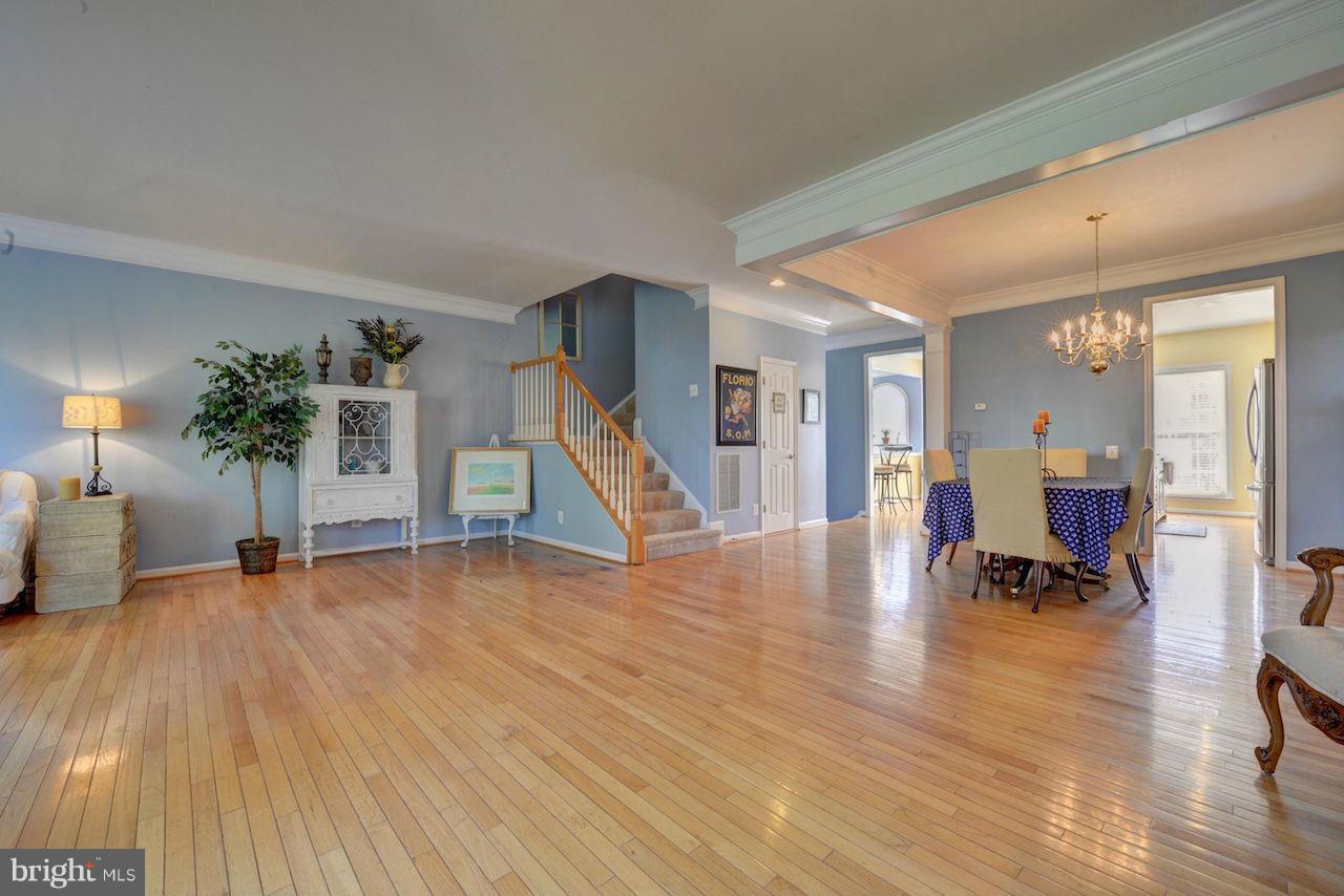 LOUDOUN PARKWAY CENTER - Residential