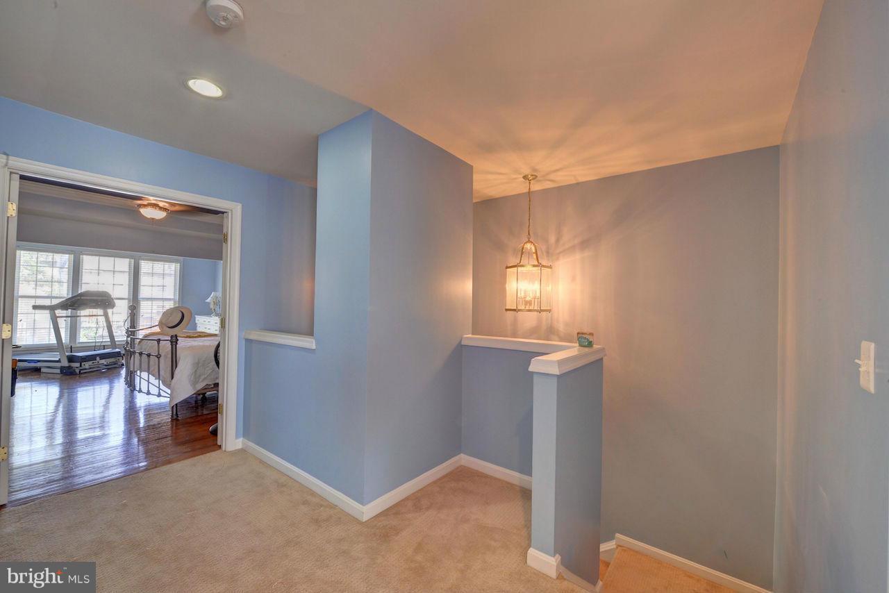 LOUDOUN PARKWAY CENTER - Residential