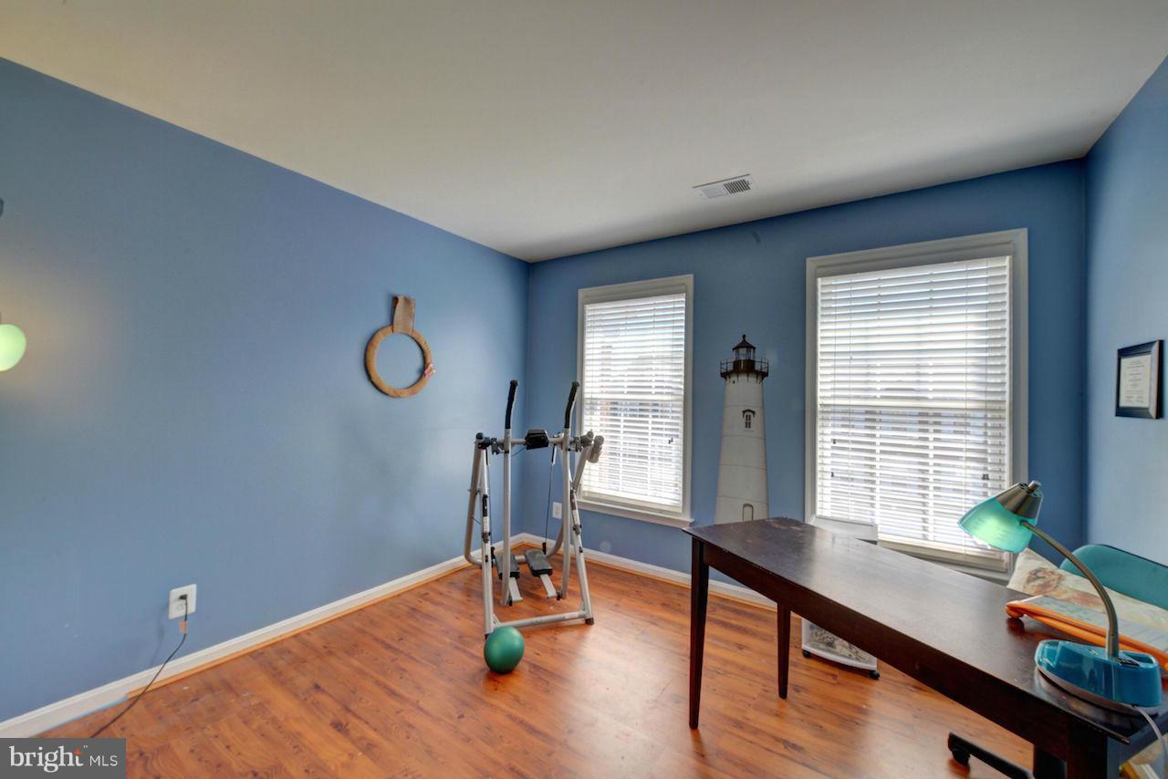 LOUDOUN PARKWAY CENTER - Residential