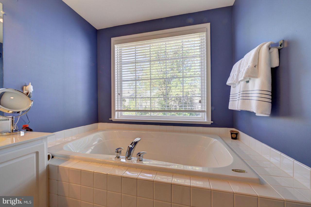 LOUDOUN PARKWAY CENTER - Residential