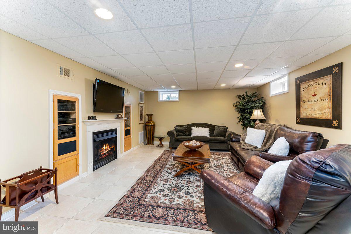 FOX MEADOWS - Residential