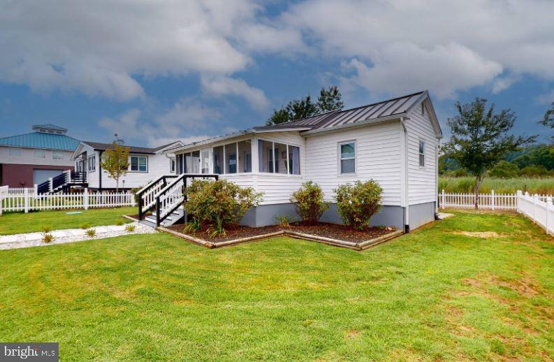 BREEZY POINT - Residential
