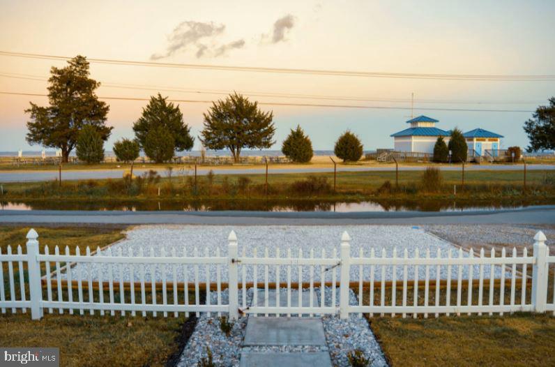 BREEZY POINT - Residential
