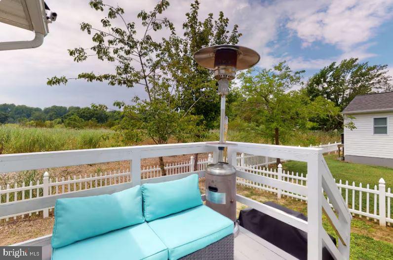 BREEZY POINT - Residential