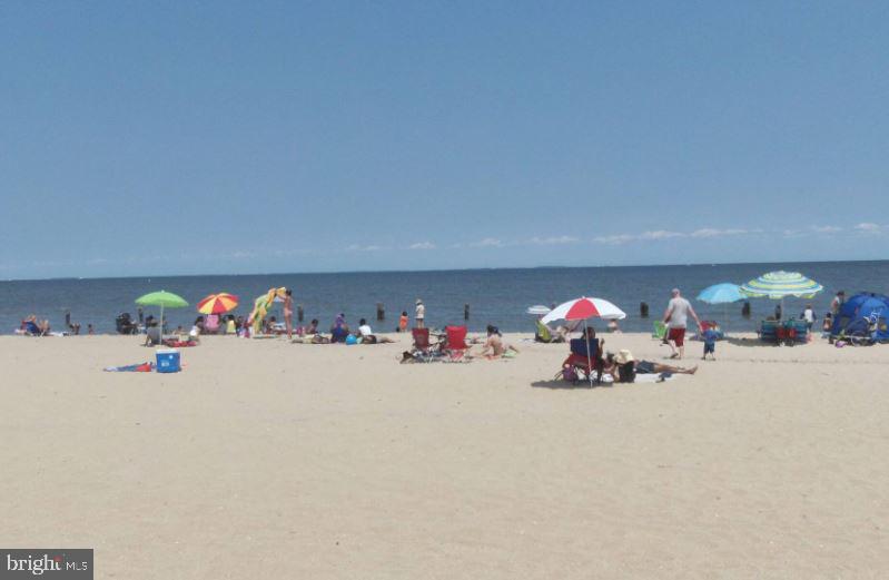 BREEZY POINT - Residential