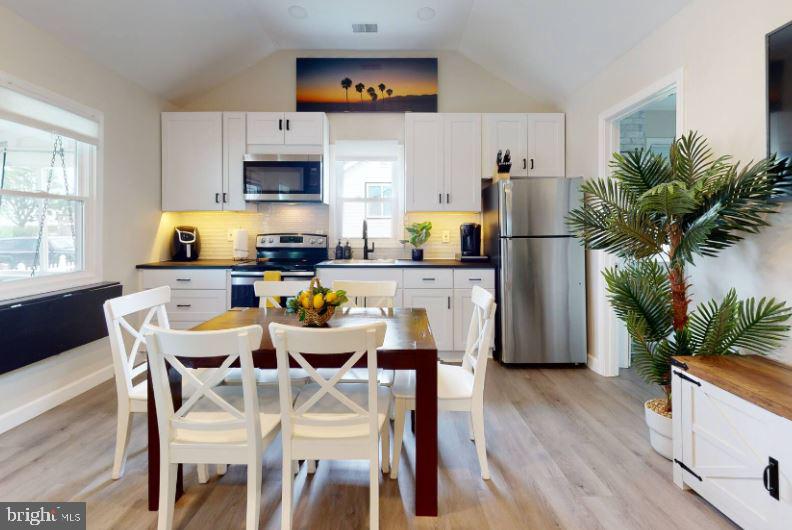 BREEZY POINT - Residential