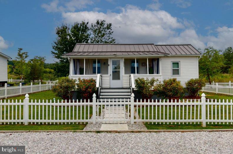 BREEZY POINT - Residential