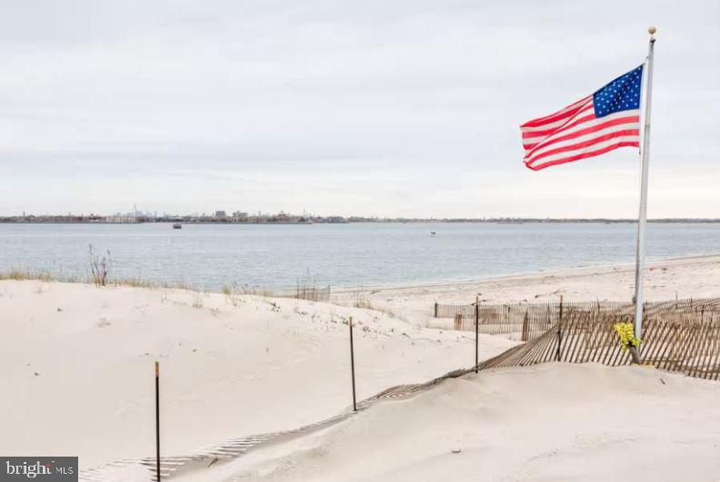 BREEZY POINT - Residential