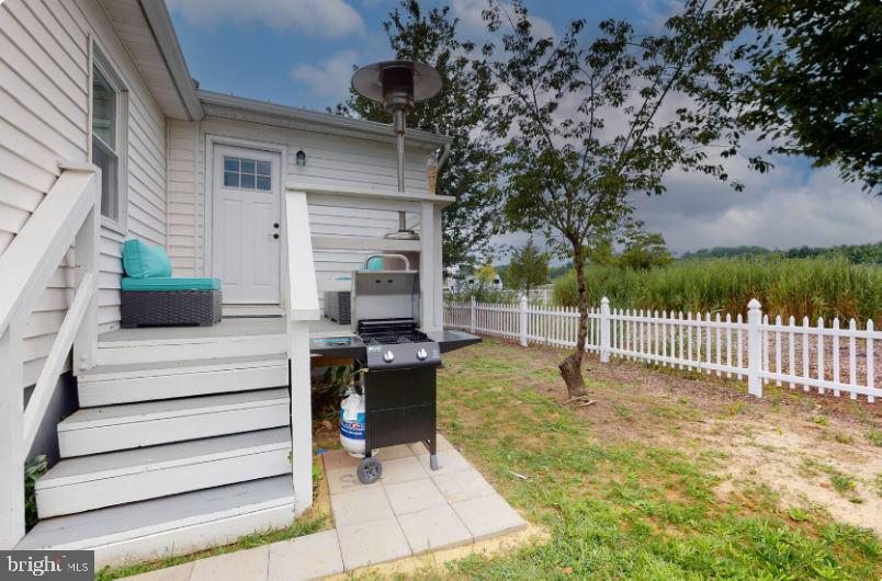BREEZY POINT - Residential