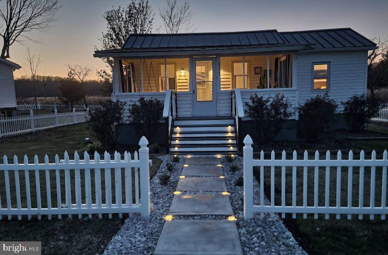 BREEZY POINT - Residential